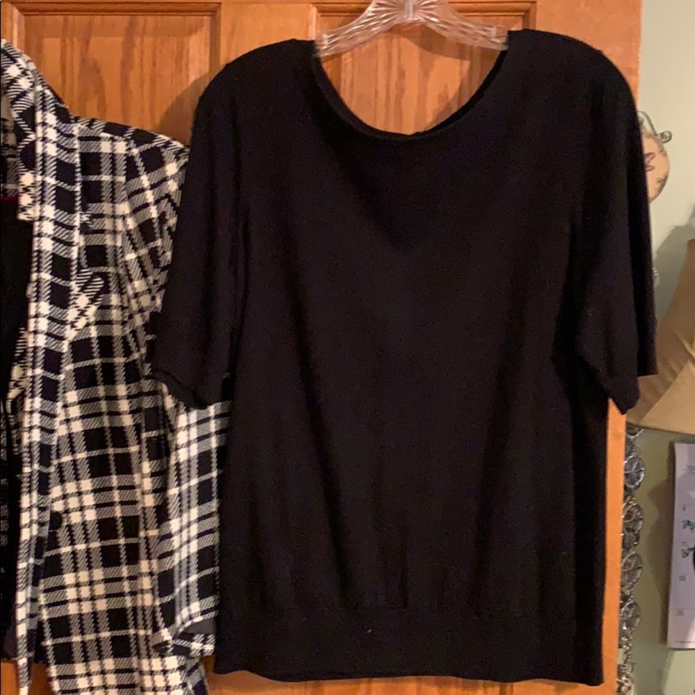 Light weight short sleeve black sweater six L